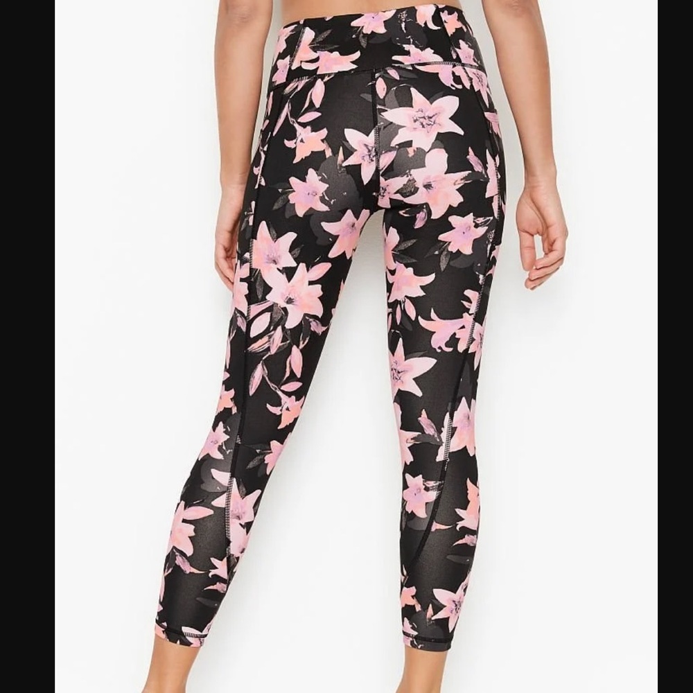Victoria’s Secret Incredible Essential Pocket Legging 7/8 Length Floral Print